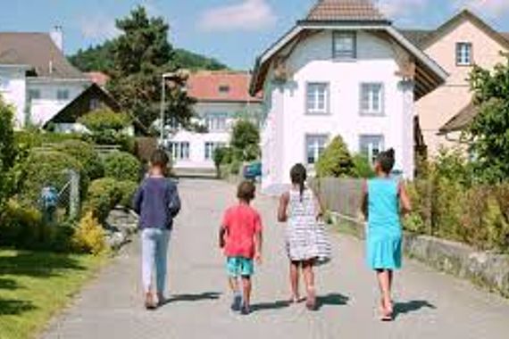 filmstill of Willkommen in der Schweiz