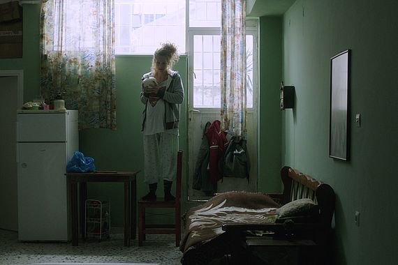 filmstill of 37 days