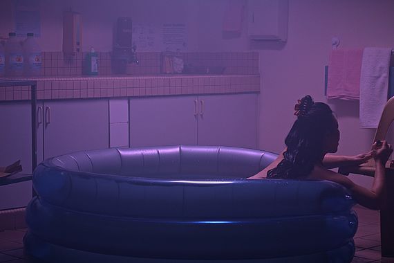 filmstill of Vinegar Baths