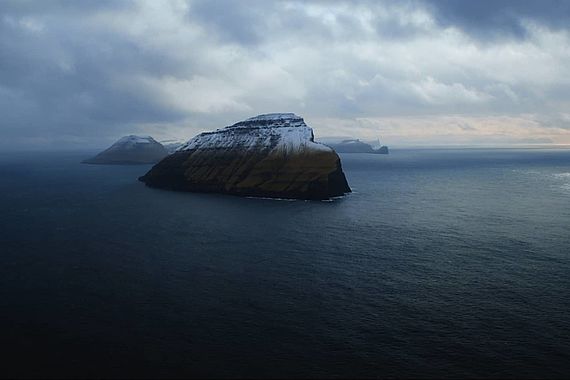 filmstill of THE ISLANDS AND THE WHALES