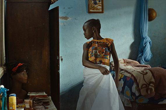 filmstill of LES TISSUS BLANCS