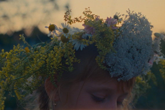 filmstill of waking up in silence