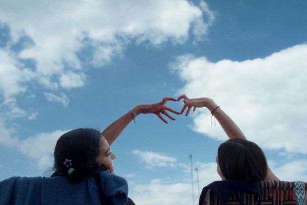 still / picture for CHICAS TRISTES
