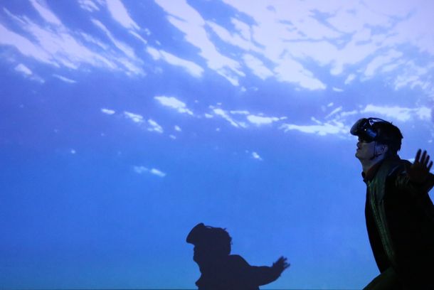 still / picture for 海上浮城 DEAD PIGS