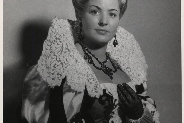 still / picture for PILAR LORENGAR. LA VOZ Y EL SILENCIO