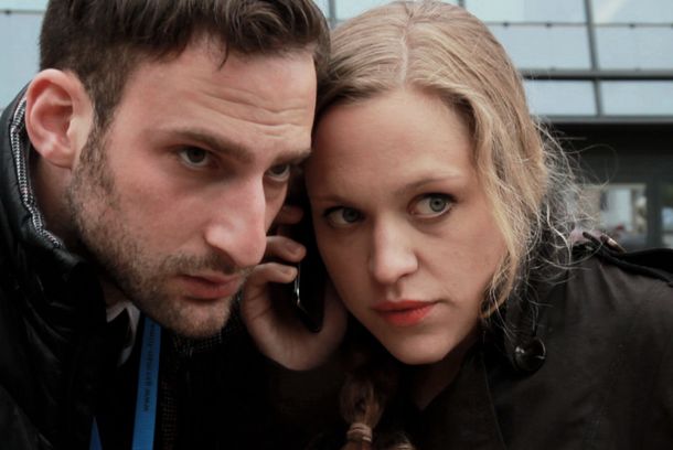still / picture for Männer zeigen Filme & Frauen ihre Brüste 