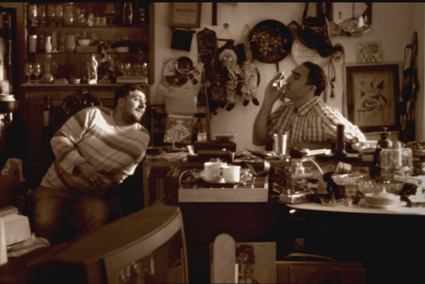 still / picture for Zwei Männer und ein Tisch