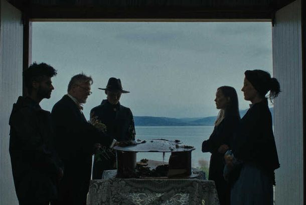 still / picture for Blóm inn við beinið
