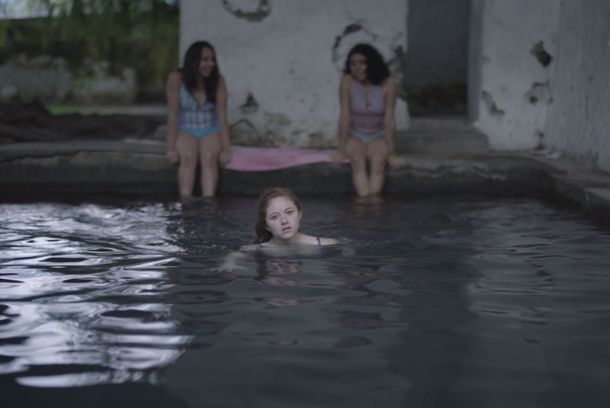 still / picture for NADAR EN EL AGUA