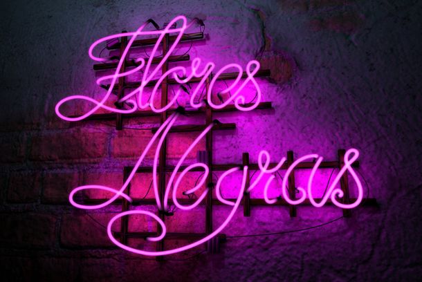 still / picture for FLORES NEGRAS