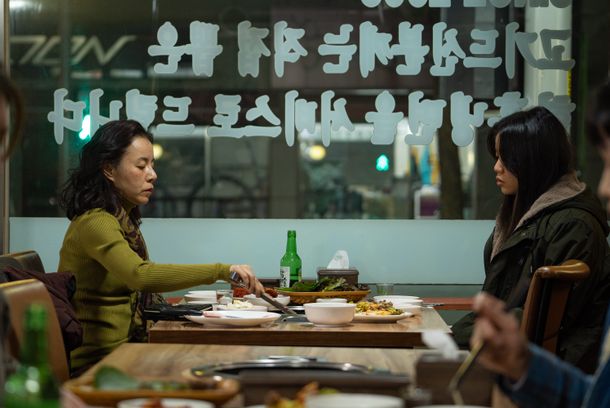still / picture for 같은 속옷을 입는 두 여자