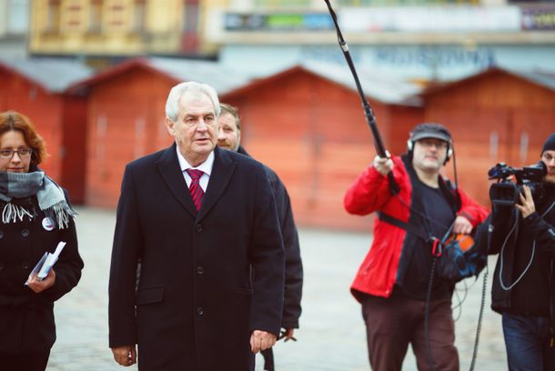still / picture for Hleda se prezident