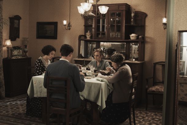 still / picture for CLARA CAMPOAMOR:LA MUJER OLVIDADA