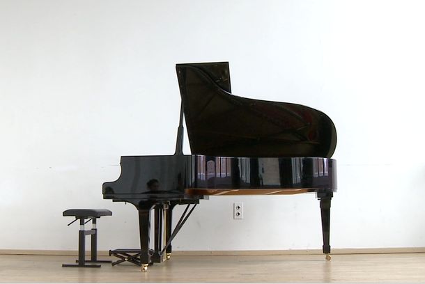 still / picture for KLEINE HÄNDE GROßER SAAL