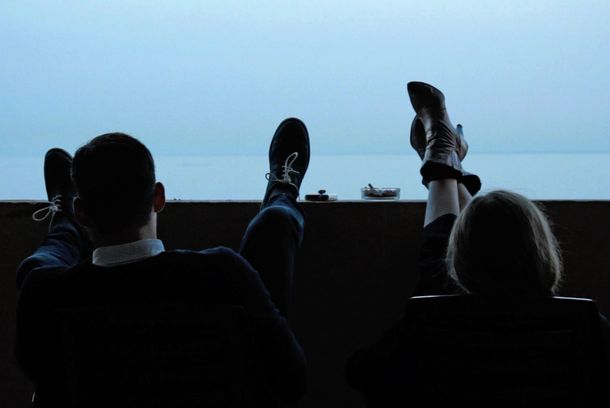 still / picture for Männer zeigen Filme & Frauen ihre Brüste 