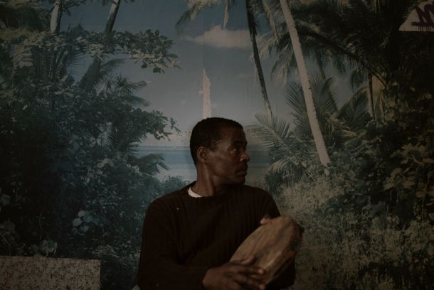 still / picture for O Teto Sobre Nós (The roof above us)