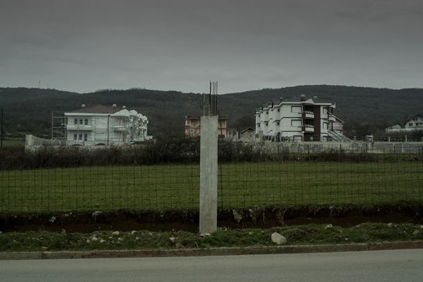 still / picture for Në mes