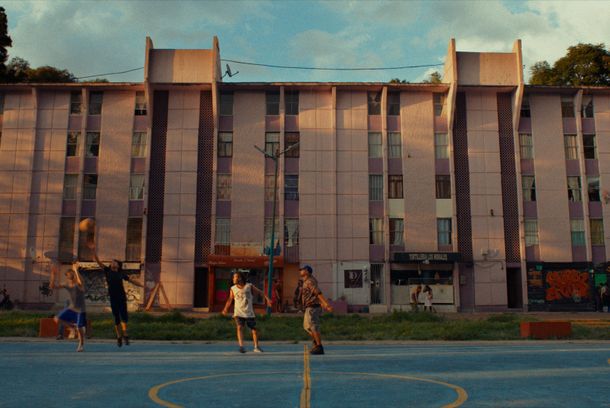 still / picture for Domingo Familiar