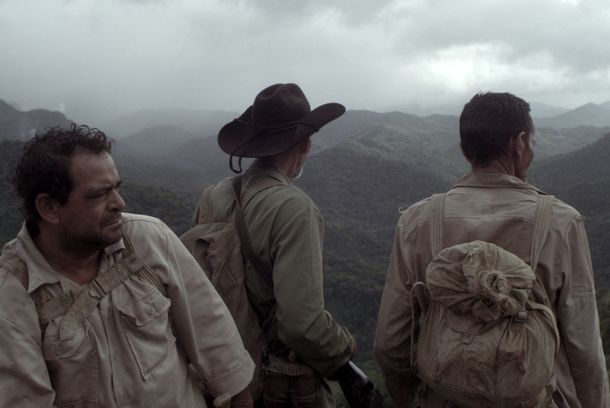 still / picture for Entre perro y lobo