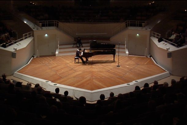still / picture for KLEINE HÄNDE GROßER SAAL