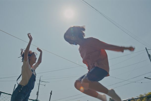 still / picture for House of Hummingbird
