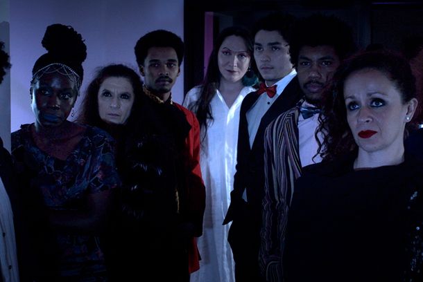 still / picture for Estamos Todos Na Sarjeta, Mas Alguns de Nós Olham as Estrelas