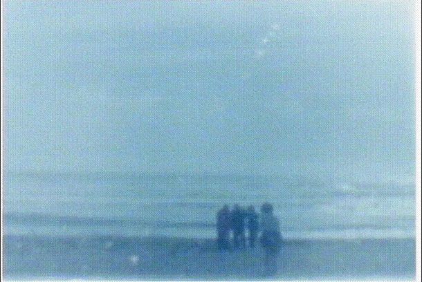 still / picture for La (des) aparicion de una familia