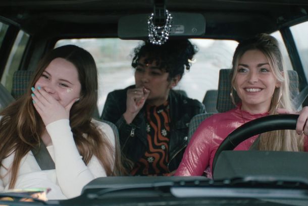 still / picture for Petite Reine