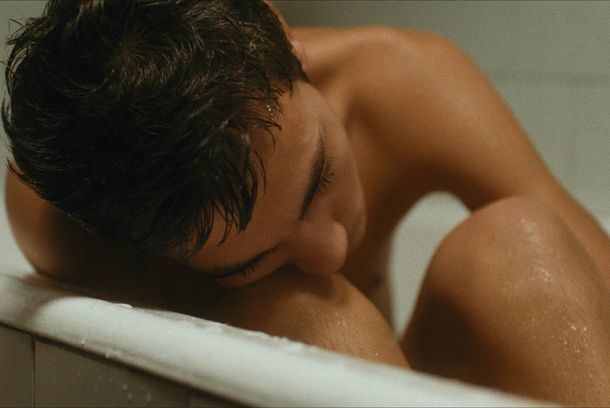 still / picture for Un Pensiero Kalashnikov