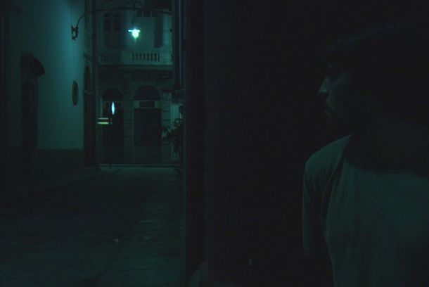 still / picture for A Sombra Irregular dos Muros