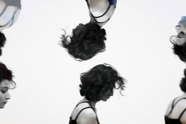 still / picture for فتاة وجدار منزلها الجديد