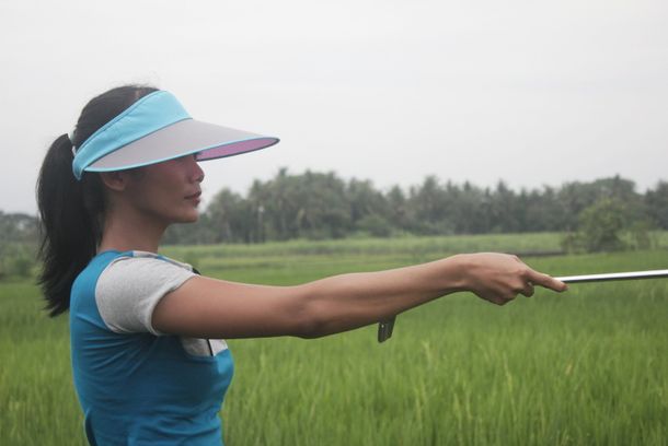 still / picture for A Lady Caddy Who Never Saw A Hole in One