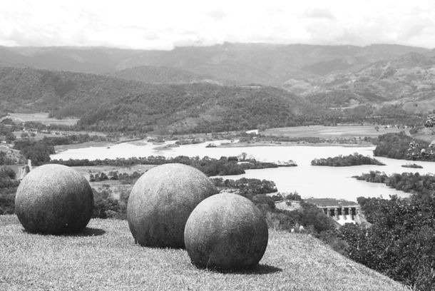 still / picture for La Esfera Armilar