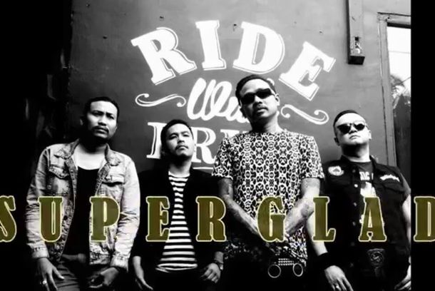 still / picture for Superglad, Walk Together Rock Together