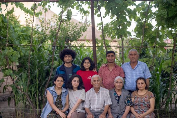 still / picture for Həvəskar Fotoqrafın Ailəvi Portreti