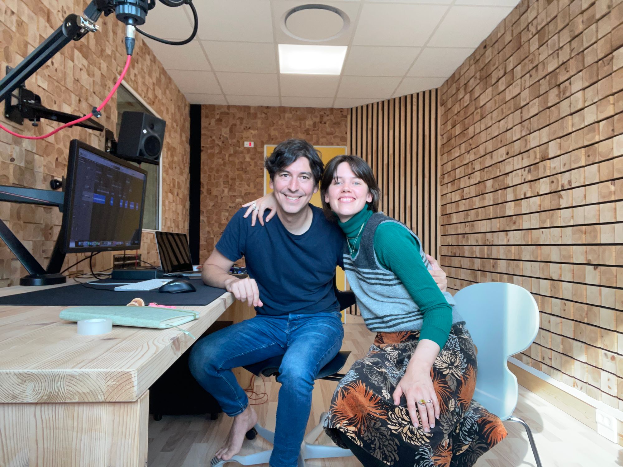Fran and Linnéa at the recording studio at Sound Art Lab © Fran Villalba